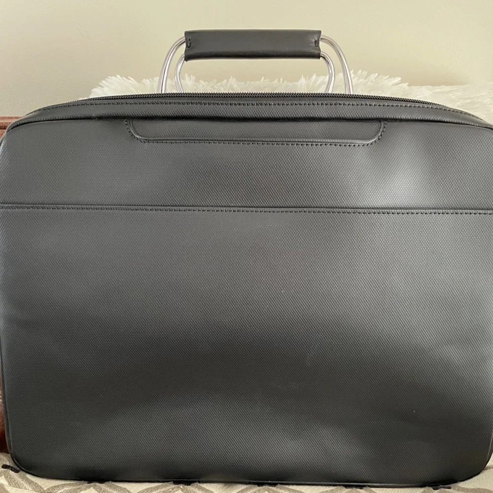 SOLD!! 
Tumi Arrivé Leather Laptop and Business brief - Picture 2 of 11